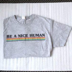 Gray crew neck t shirt. Be A Nice Human size medium unisex.
